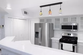 Photo #2: 2770860 Listing 