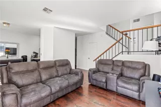 Photo #5: 2770933 Listing 