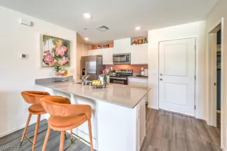 Photo #6: 2770984 Listing 