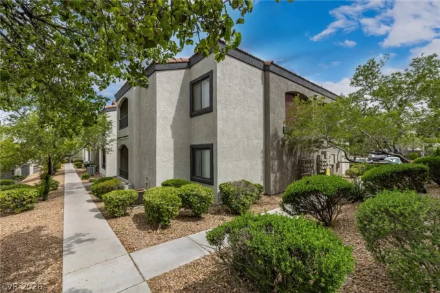 MLS: 2771024 Condo For Sale