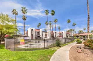 Photo #3: 2771089 Listing