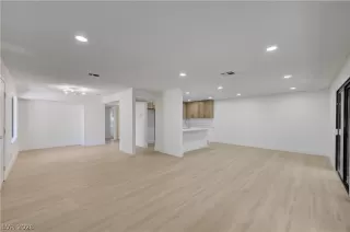 Photo #5: 2771128 Listing