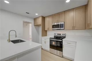 Photo #6: 2771128 Listing