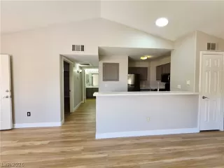 Photo #3: 2771148 Listing