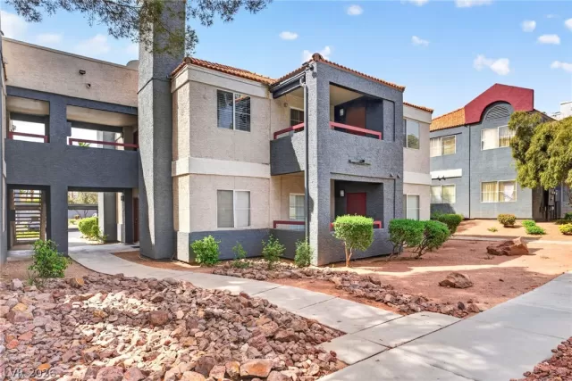 MLS: 2771243 Condo For Sale