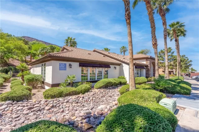 MLS: 2771256 Condo For Sale