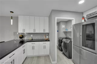 Photo #3: 2771351 Listing