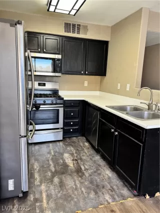 Photo #2: 2771395 Listing