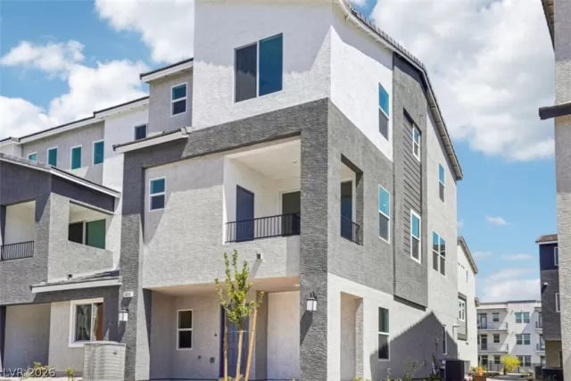 MLS: 2771476 Condo For Sale