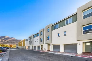 Photo #3: 2771491 Listing