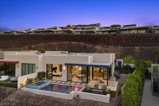 MLS: 2771560 Condo For Sale