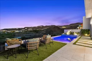 Photo #4: 2771560 Listing 