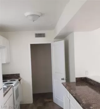 Photo #3: 2771569 Listing 