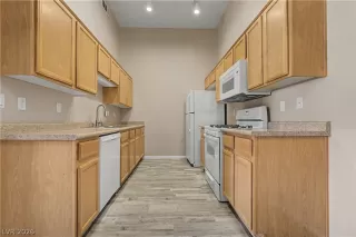 Photo #5: 2771599 Listing