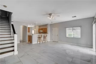 Photo #5: 2771765 Listing