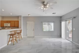 Photo #6: 2771765 Listing