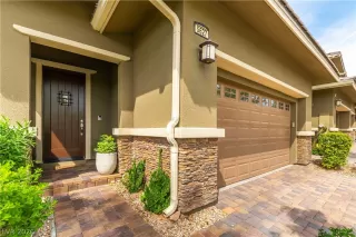 Photo #3: 2771796 Listing