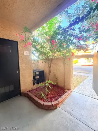 Photo #4: 2771833 Listing 