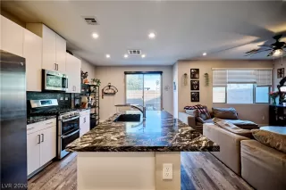 Photo #3: 2771875 Listing 