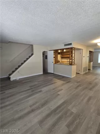 Photo #5: 2771892 Listing 