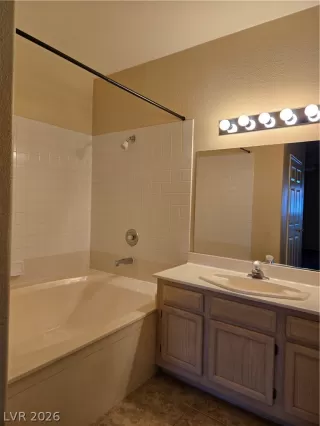 Photo #5: 2771945 Listing