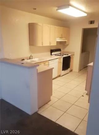 Photo #4: 2771993 Listing