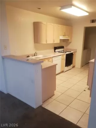 Photo #5: 2771993 Listing