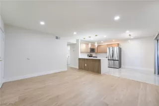 Photo #5: 2772007 Listing