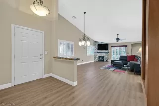 Photo #3: 2772029 Listing