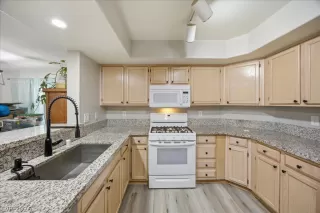 Photo #2: 2772053 Listing