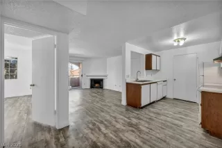 Photo #6: 2772098 Listing