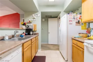 Photo #5: 2772102 Listing