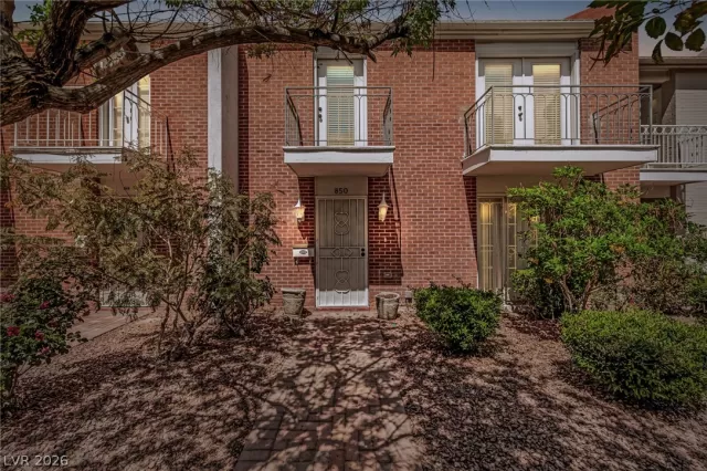 MLS: 2772107 Condo For Sale