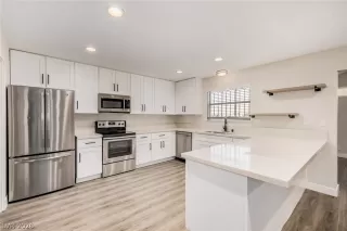 Photo #4: 2772107 Listing