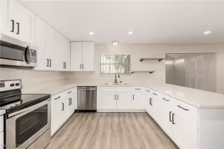 Photo #5: 2772107 Listing