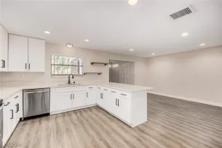 Photo #6: 2772107 Listing