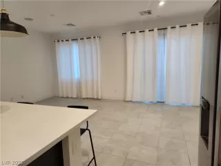 Photo #4: 2772189 Listing