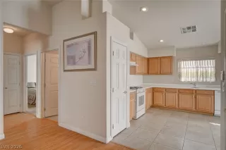 Photo #6: 2772318 Listing 