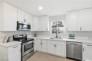 Photo #3: 2772335 Listing