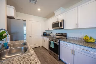 Photo #4: 2772627 Listing 