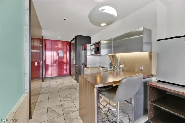 MLS: 2772796 Condo For Sale