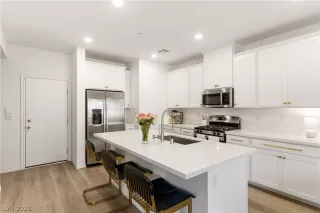 Photo #1: 2772800 Listing 