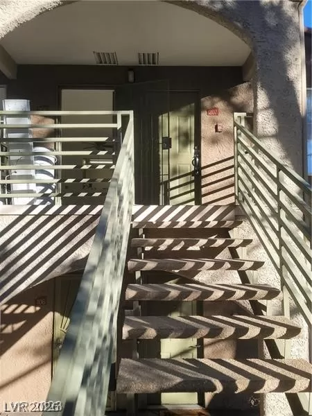 MLS: 2772882 Condo For Sale