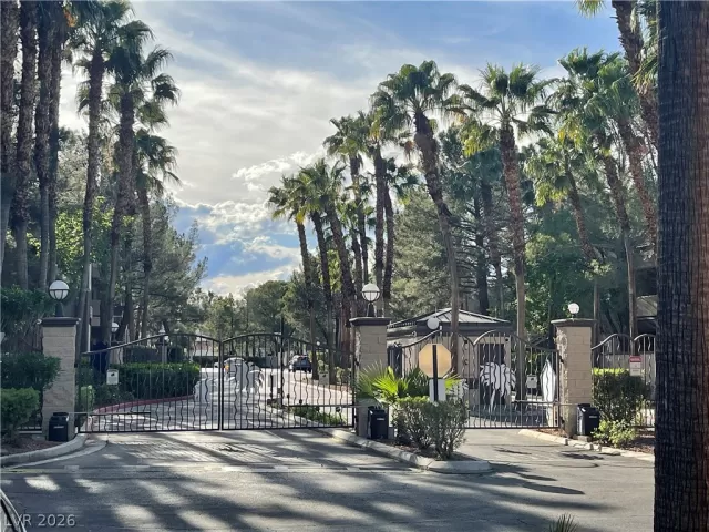 MLS: 2772902 Condo For Sale