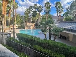 Photo #3: 2772902 Listing 