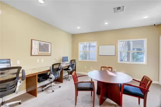 Photo #5: 2772902 Listing
