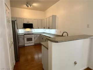 Photo #2: 2772906 Listing 