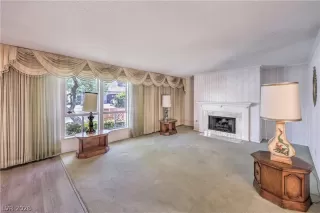 Photo #6: 2772941 Listing