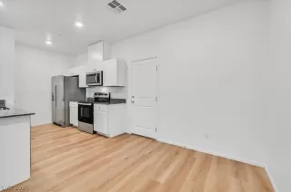 Photo #4: 2772961 Listing 