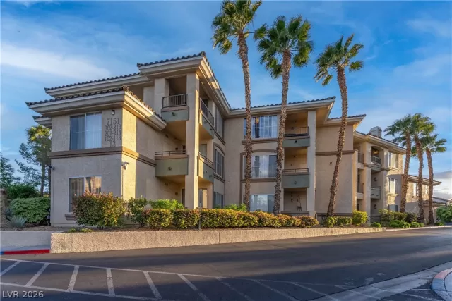 MLS: 2773388 Condo For Sale